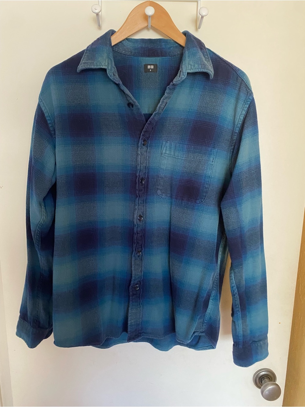 UNIQLO Teal and Navy Plaid Flannel Button-Down Shirt, Unisex Small